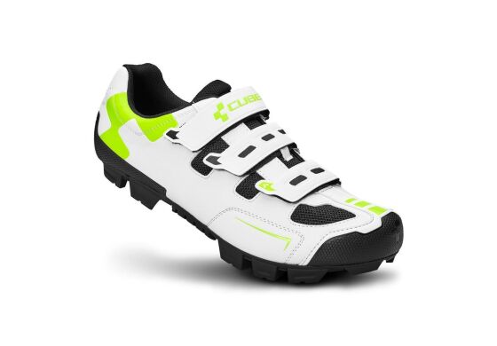 schuhe mit n an der seite
